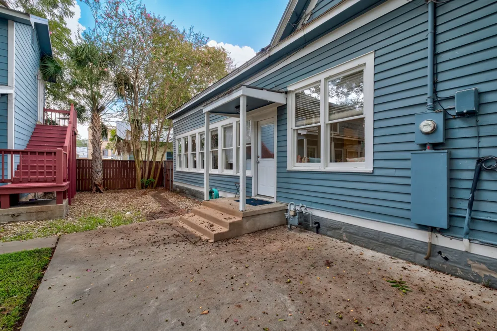 402 Hudgins Street Smithville, TX 78957