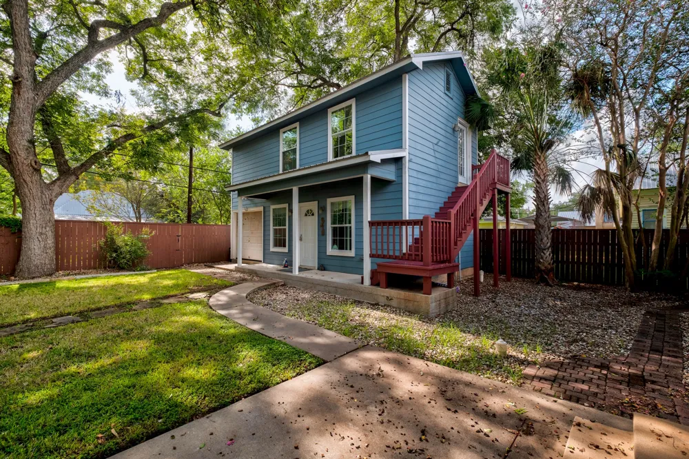402 Hudgins Street Smithville, TX 78957