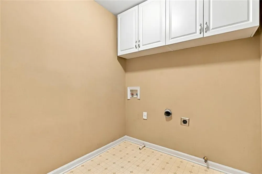 238 Ribbon Leaf View Suwanee, GA 30024