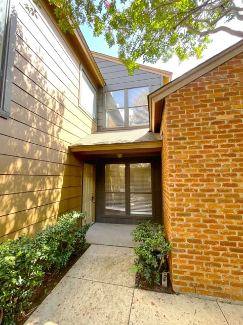 1910 Wilshire Drive