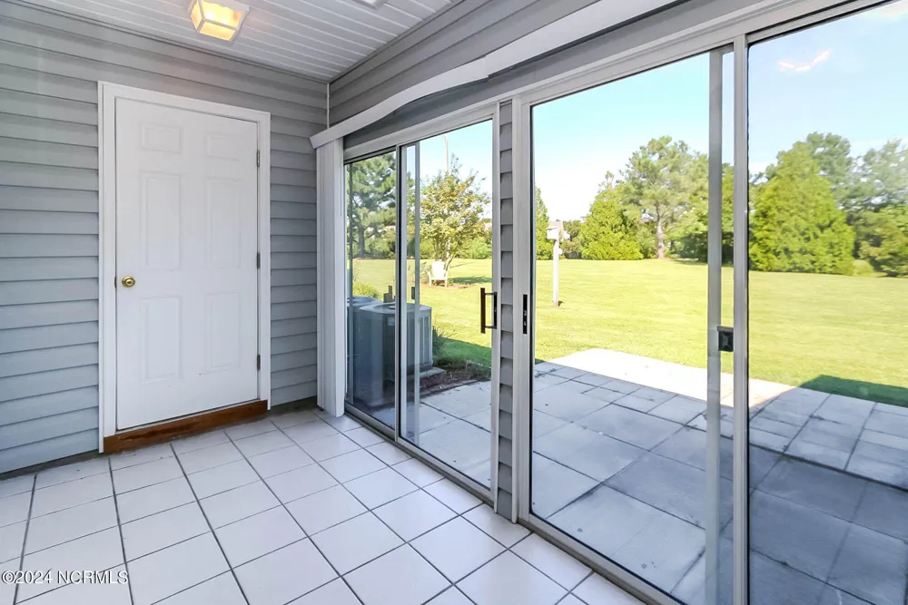 702 Courtyard E Beaufort, NC 28516