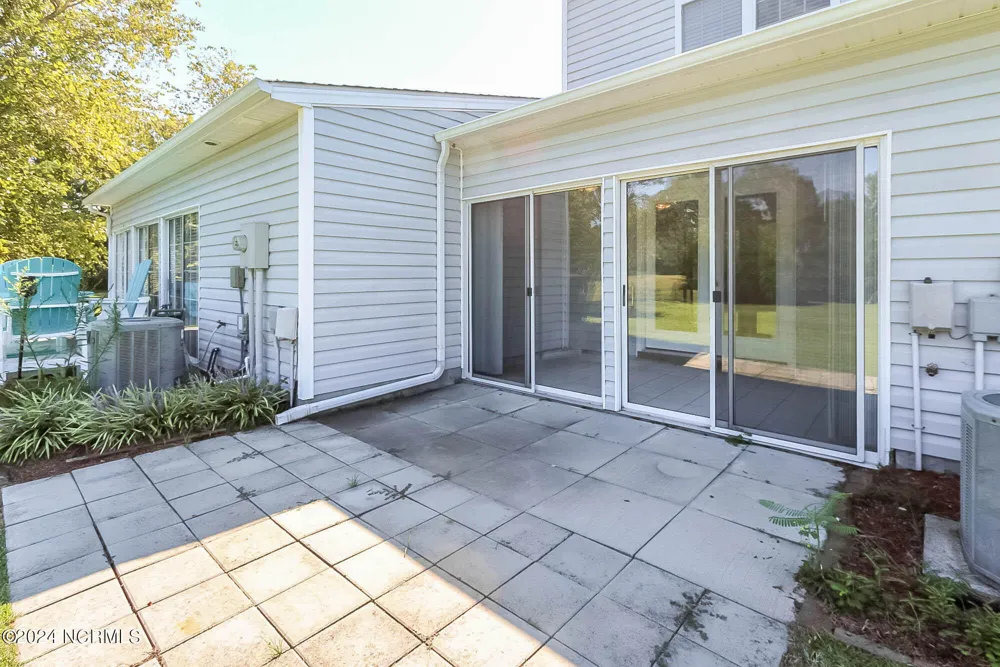 702 Courtyard E Beaufort, NC 28516
