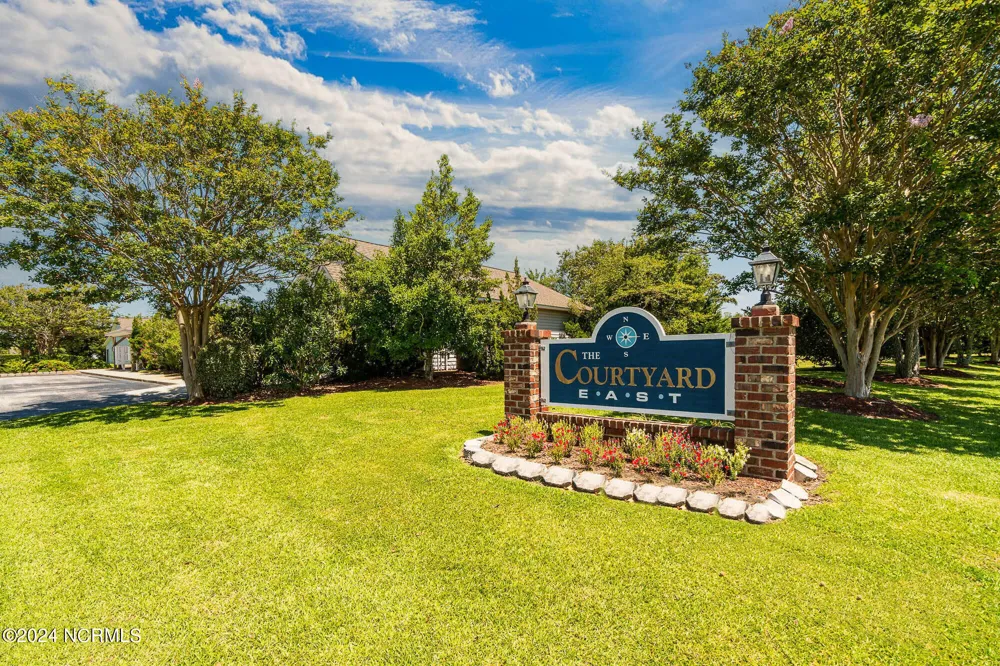 702 Courtyard E Beaufort, NC 28516