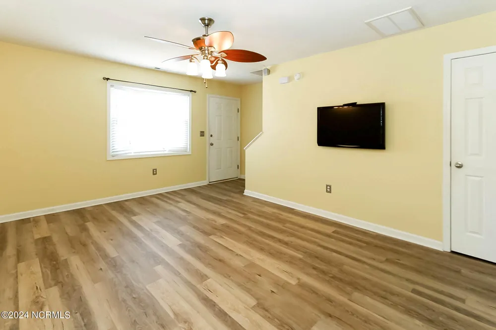 702 Courtyard E Beaufort, NC 28516