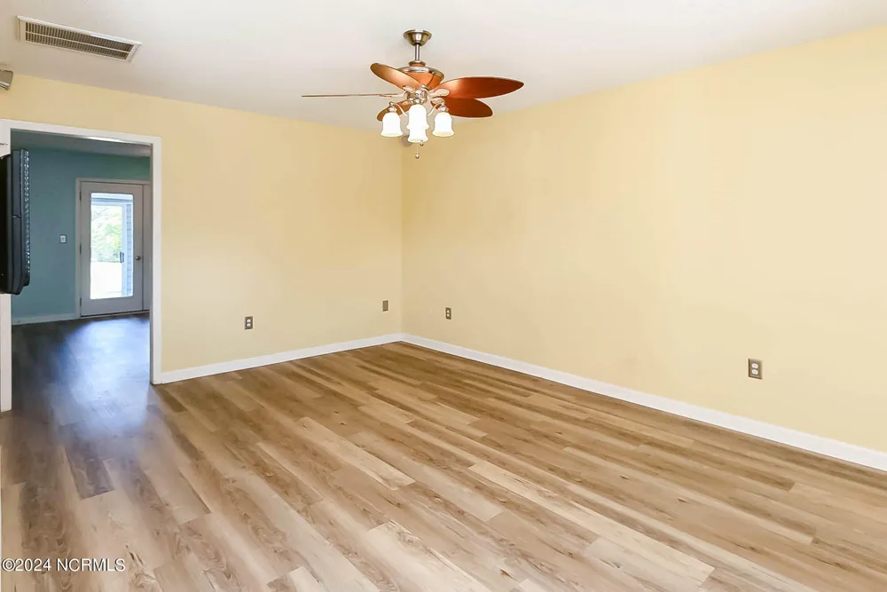 702 Courtyard E Beaufort, NC 28516