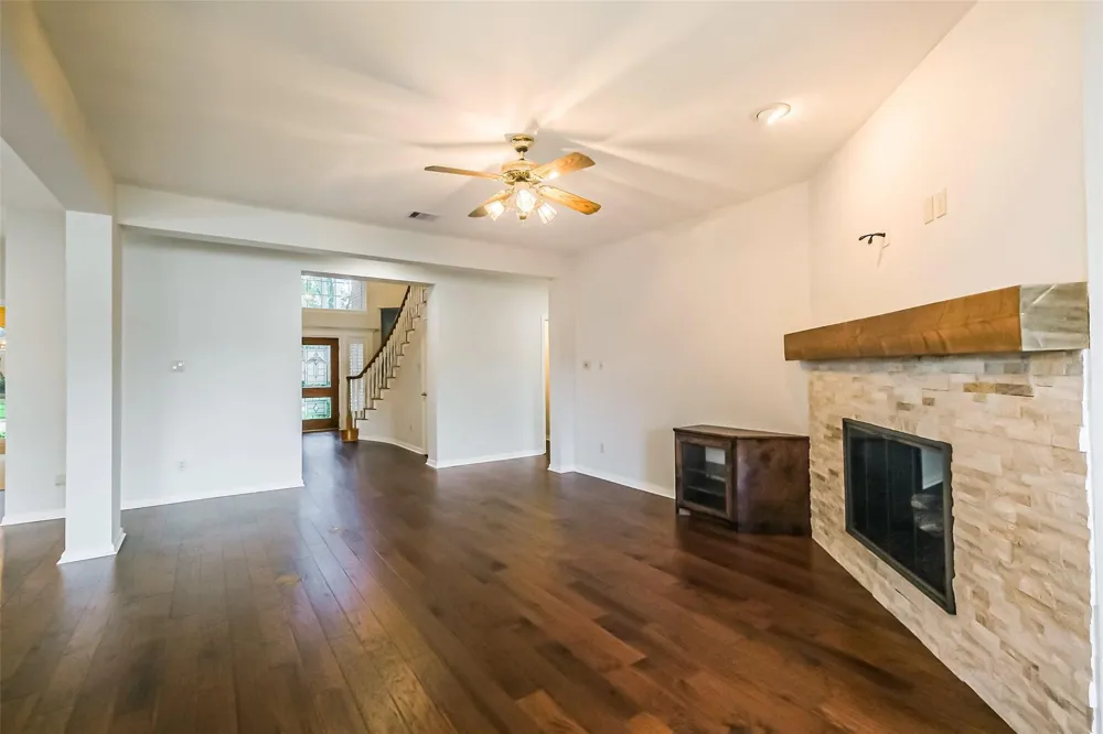 633 Clarenda Falls Drive Sugar Land, TX 77479