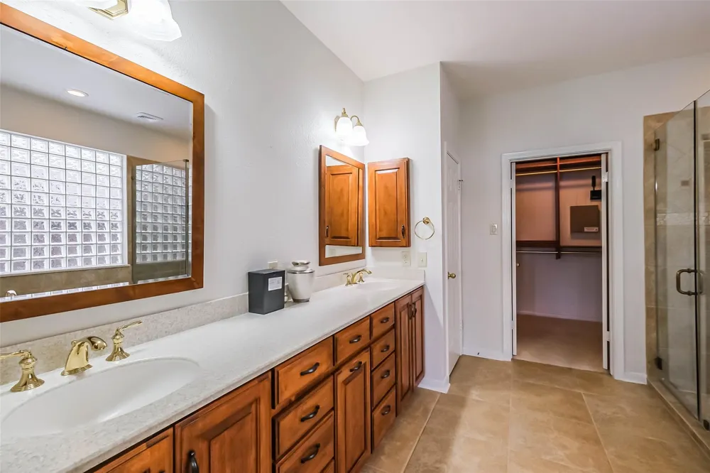 633 Clarenda Falls Drive Sugar Land, TX 77479