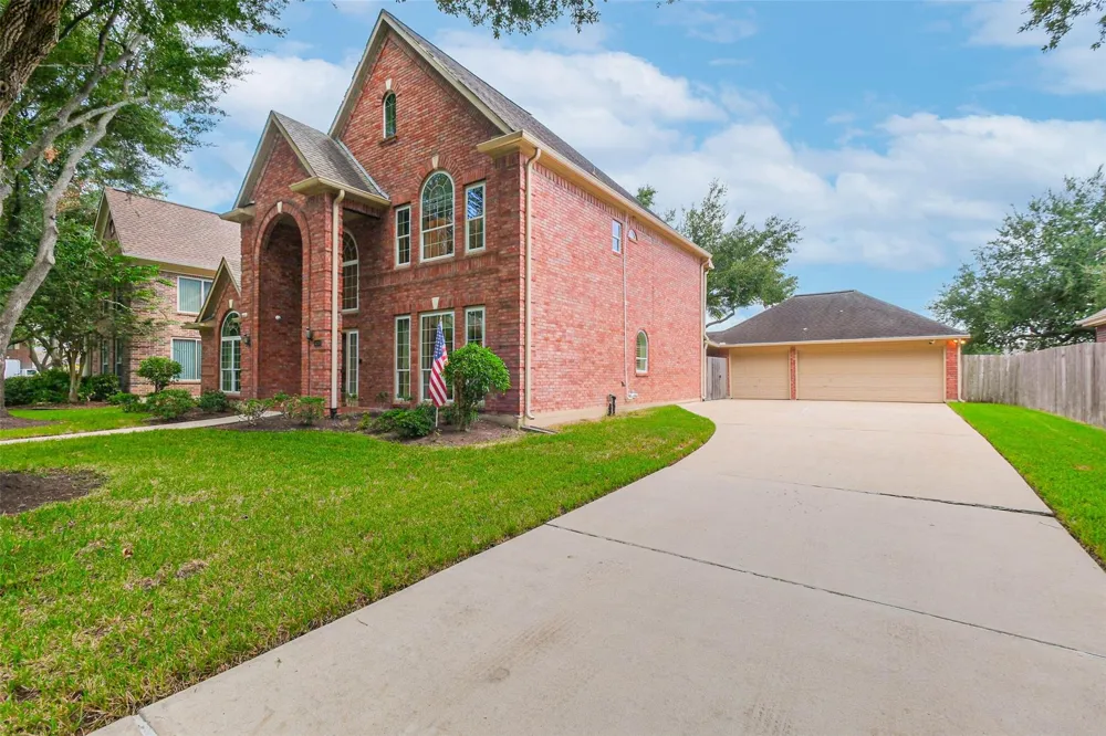 633 Clarenda Falls Drive Sugar Land, TX 77479