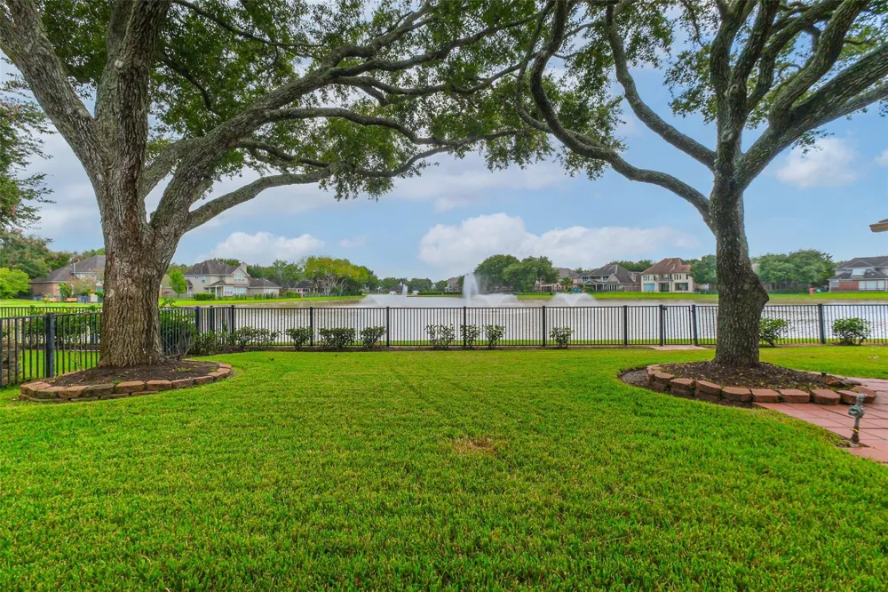 633 Clarenda Falls Drive Sugar Land, TX 77479