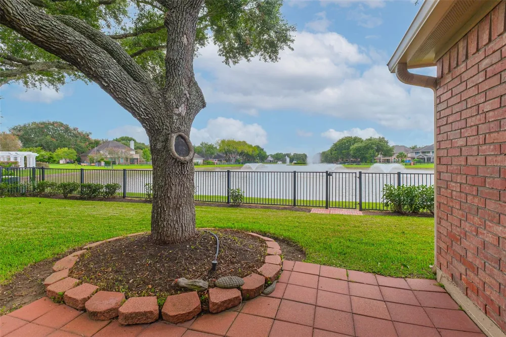 633 Clarenda Falls Drive Sugar Land, TX 77479