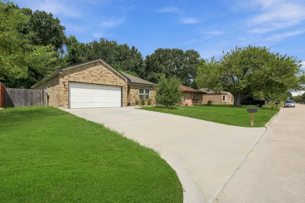 2150 Mosher Lane Houston, TX 77088