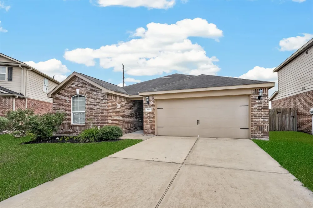 9407 Grand Spark Drive Rosharon, TX 77583
