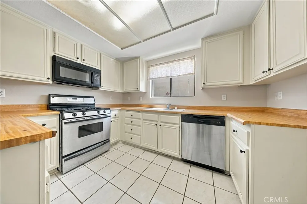 2533 Topaz Lancaster, CA 93535