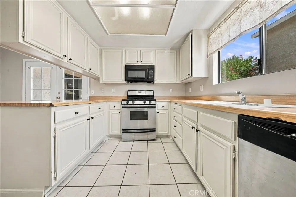 2533 Topaz Lancaster, CA 93535