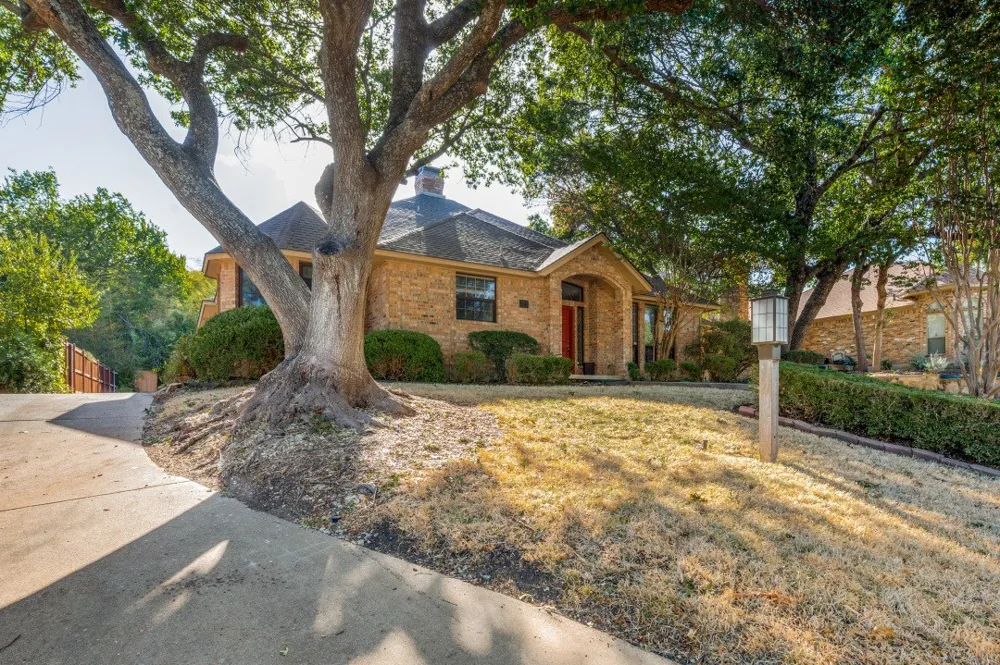 5212 Whispering Oaks Drive Dallas, TX 75236
