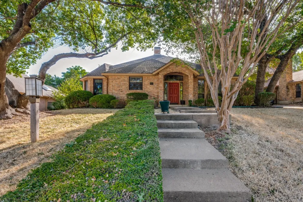5212 Whispering Oaks Drive Dallas, TX 75236