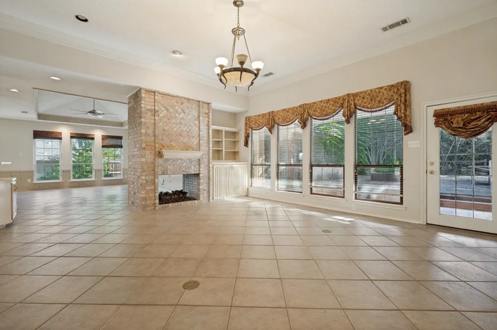 5212 Whispering Oaks Drive Dallas, TX 75236