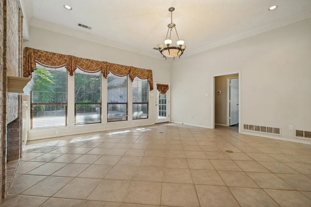 5212 Whispering Oaks Drive Dallas, TX 75236