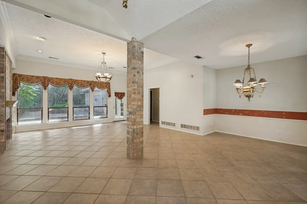 5212 Whispering Oaks Drive Dallas, TX 75236