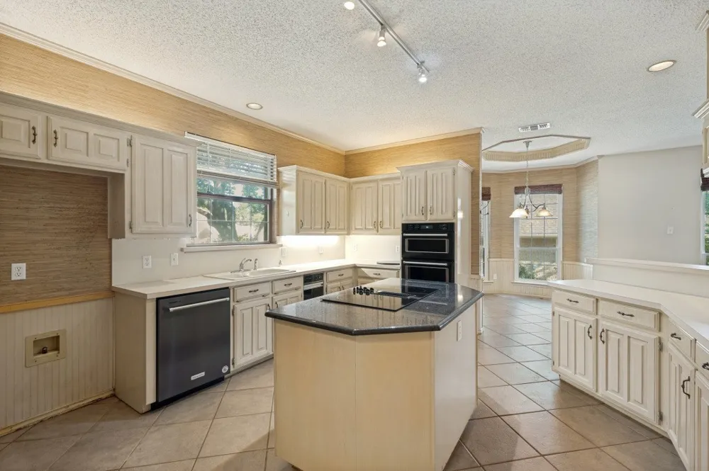 5212 Whispering Oaks Drive Dallas, TX 75236