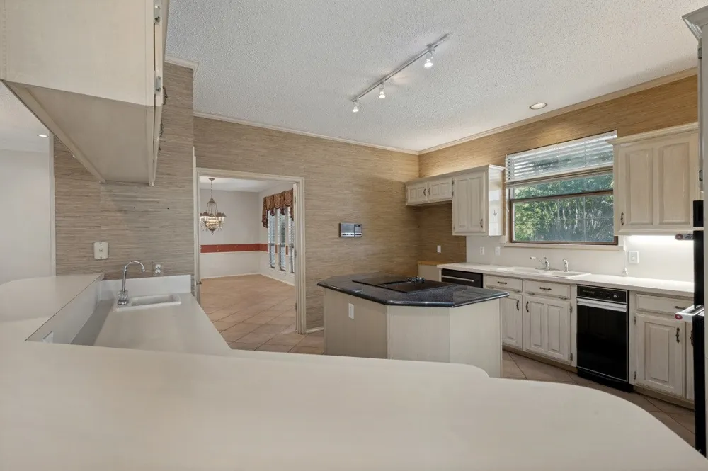 5212 Whispering Oaks Drive Dallas, TX 75236