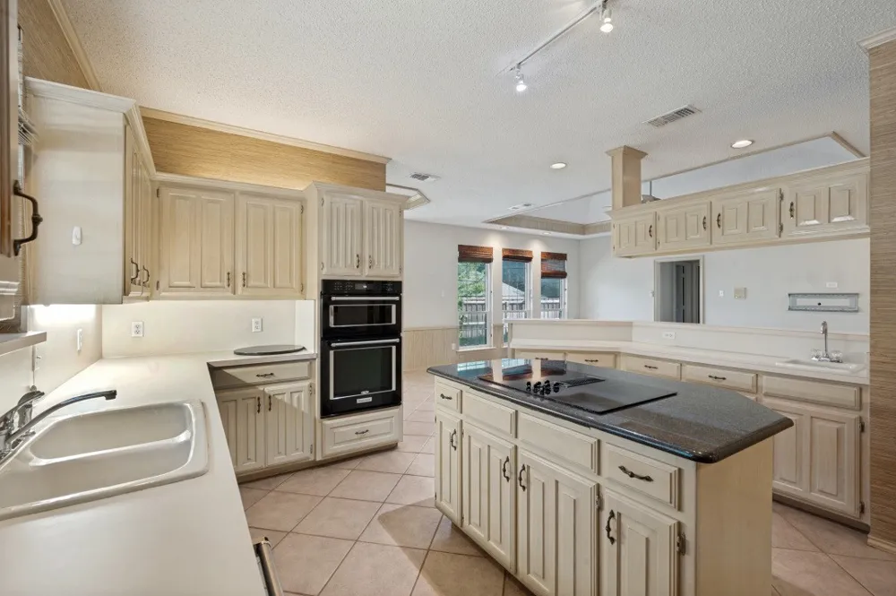 5212 Whispering Oaks Drive Dallas, TX 75236