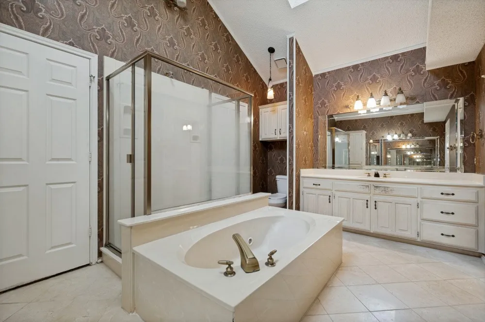 5212 Whispering Oaks Drive Dallas, TX 75236