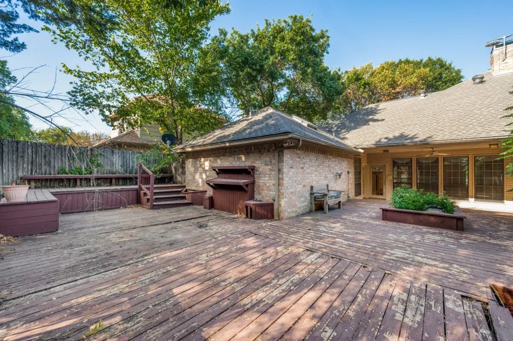 5212 Whispering Oaks Drive Dallas, TX 75236