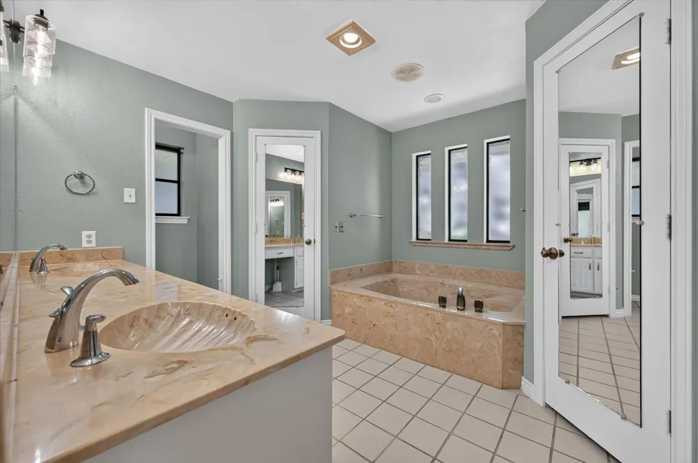 6501 Oakview Drive Flower Mound, TX 75022