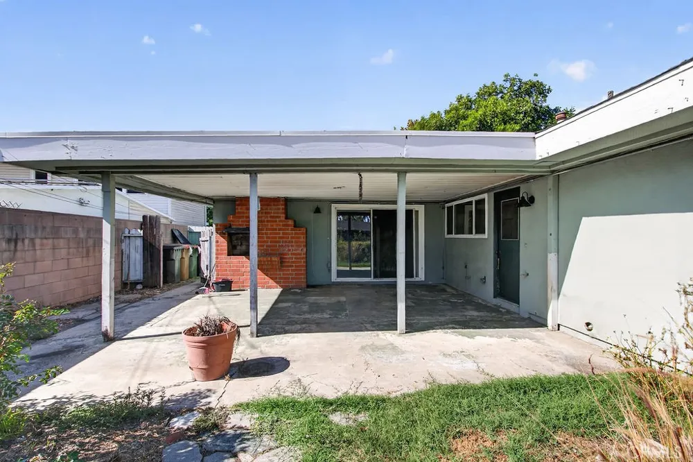 2006 Nutwood Avenue Fullerton, CA 92831