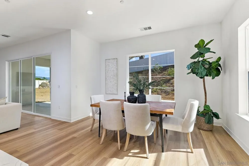 1748 Ishihara Rd Vista, CA 92084