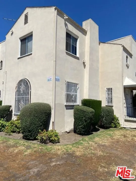 4537 W 11Th Place Los Angeles, CA 90019
