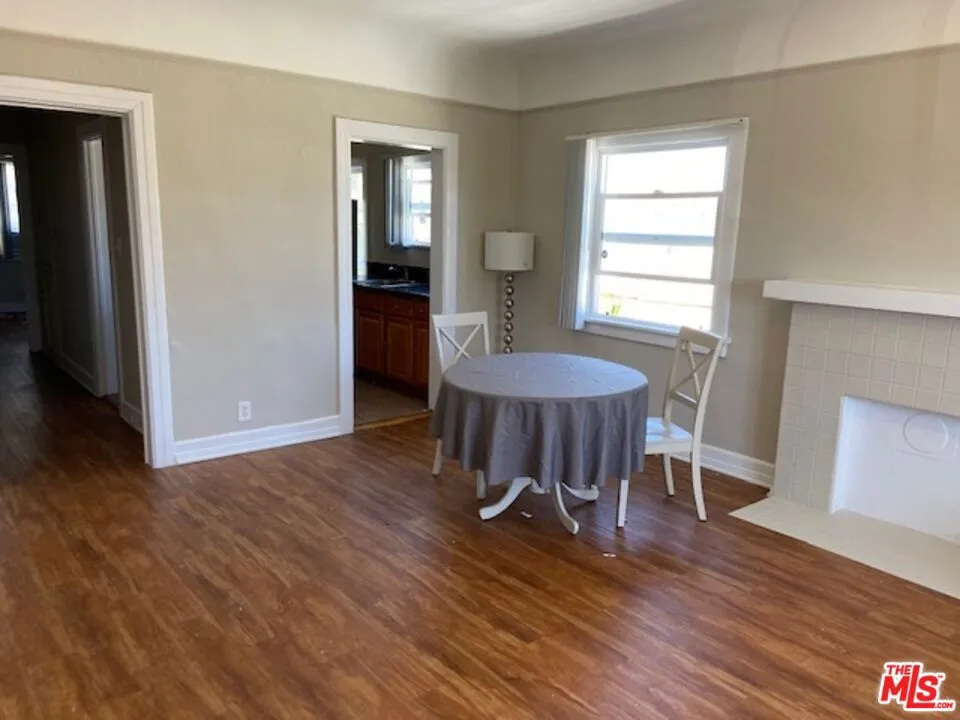 4537 W 11Th Place Los Angeles, CA 90019