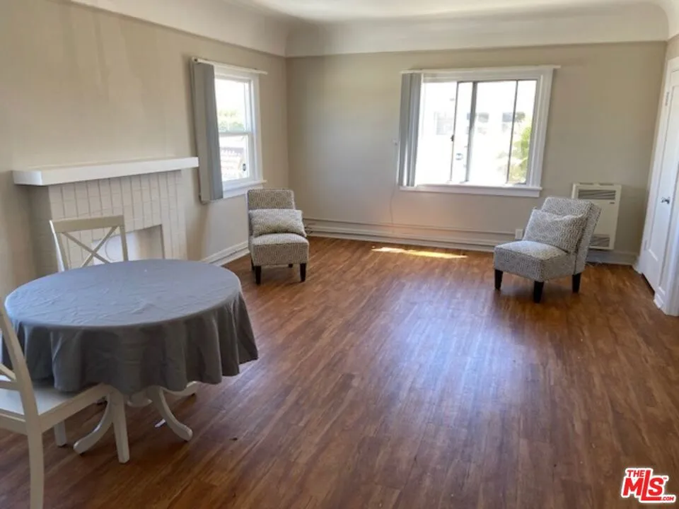 4537 W 11Th Place Los Angeles, CA 90019