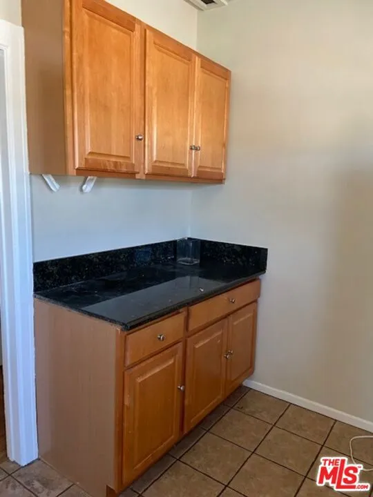 4537 W 11Th Place Los Angeles, CA 90019