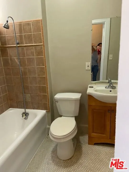 4537 W 11Th Place Los Angeles, CA 90019