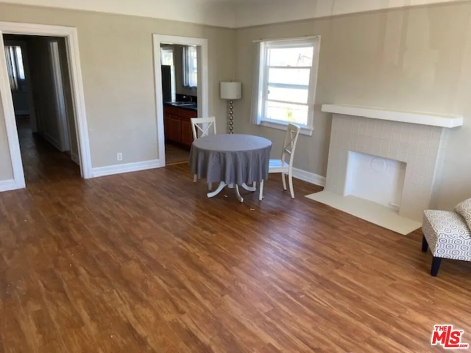 4537 W 11Th Place Los Angeles, CA 90019