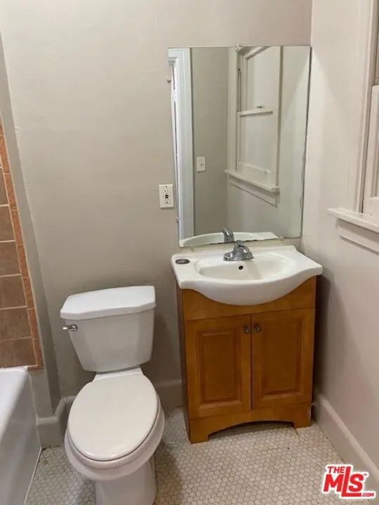 4537 W 11Th Place Los Angeles, CA 90019