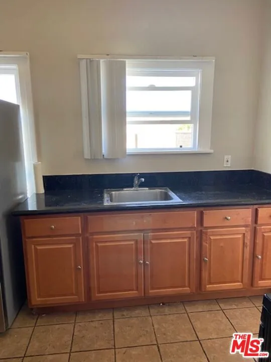 4537 W 11Th Place Los Angeles, CA 90019
