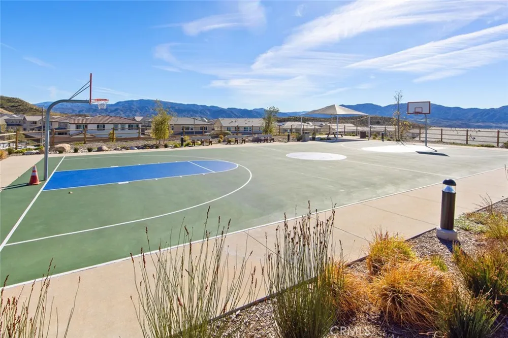 28526 Sparrow Saugus, CA 91350