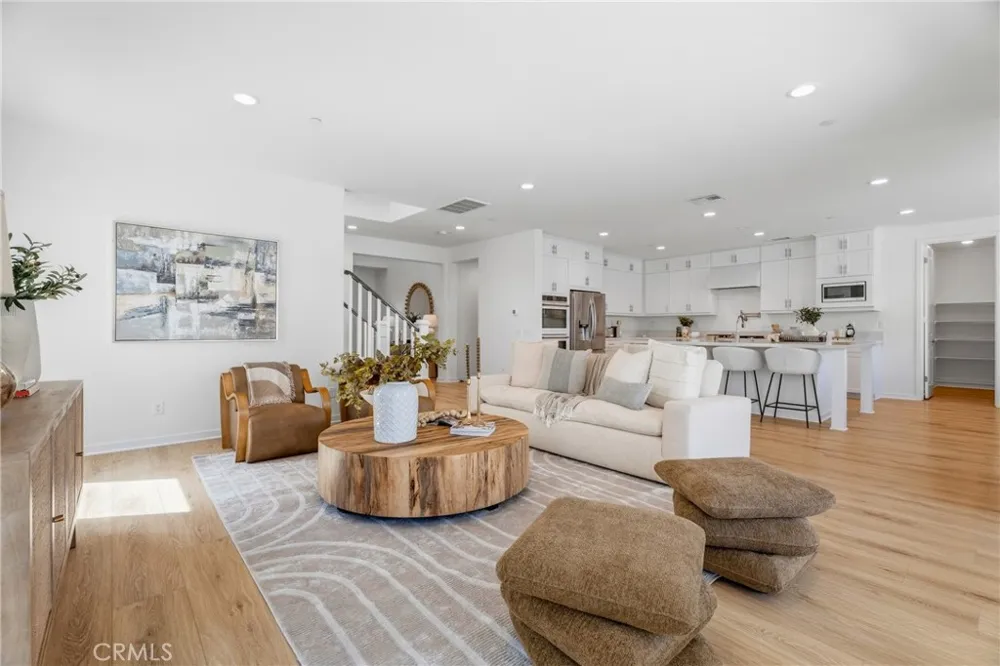 28526 Sparrow Saugus, CA 91350