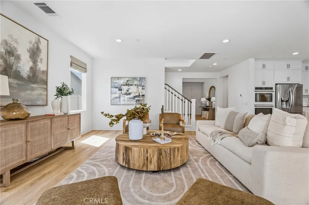 28526 Sparrow Saugus, CA 91350
