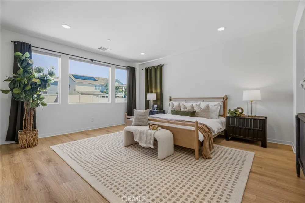 28526 Sparrow Saugus, CA 91350