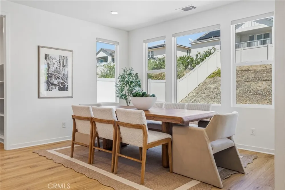 28526 Sparrow Saugus, CA 91350