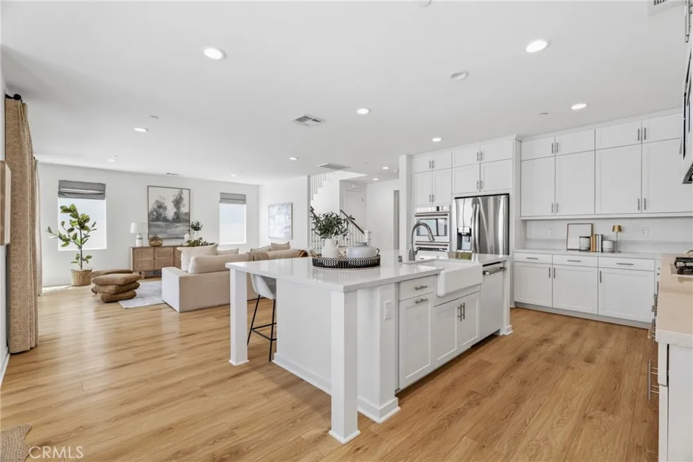28526 Sparrow Saugus, CA 91350