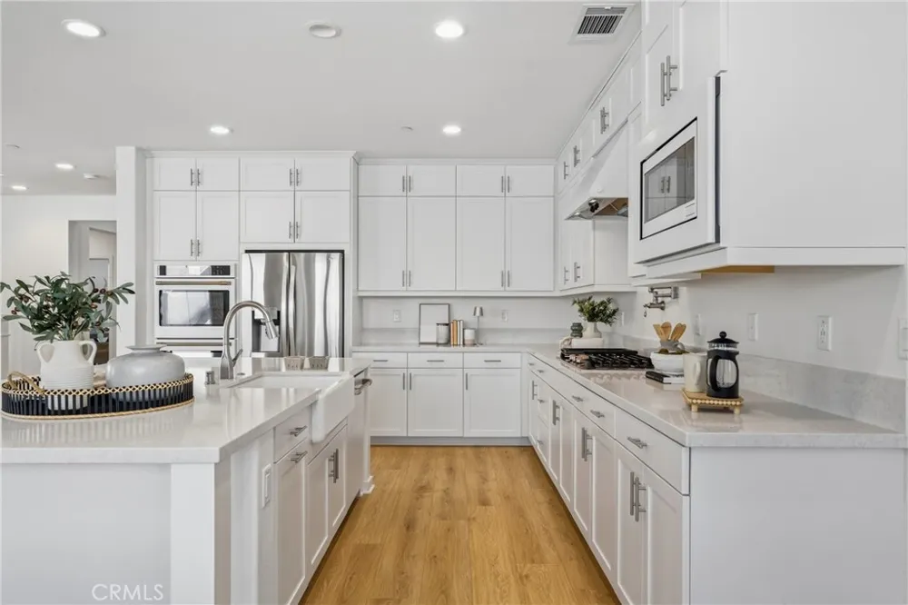 28526 Sparrow Saugus, CA 91350