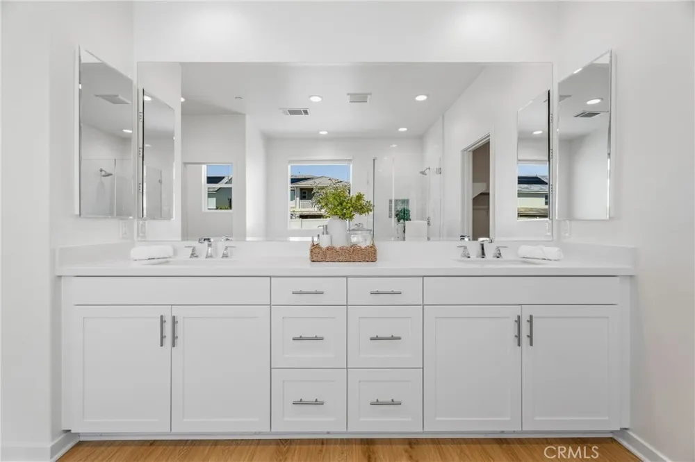 28526 Sparrow Saugus, CA 91350