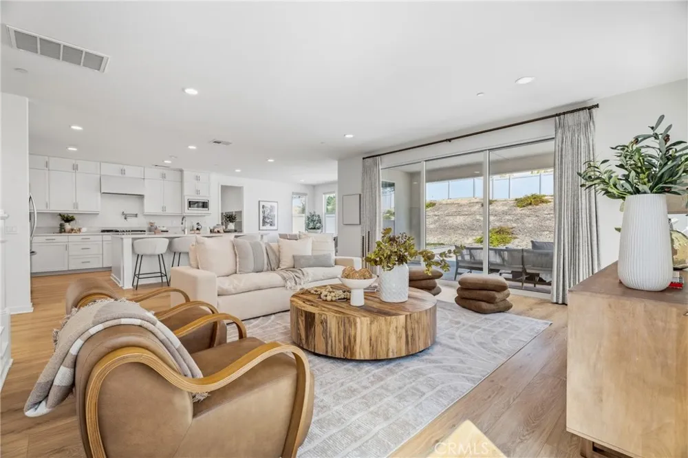 28526 Sparrow Saugus, CA 91350