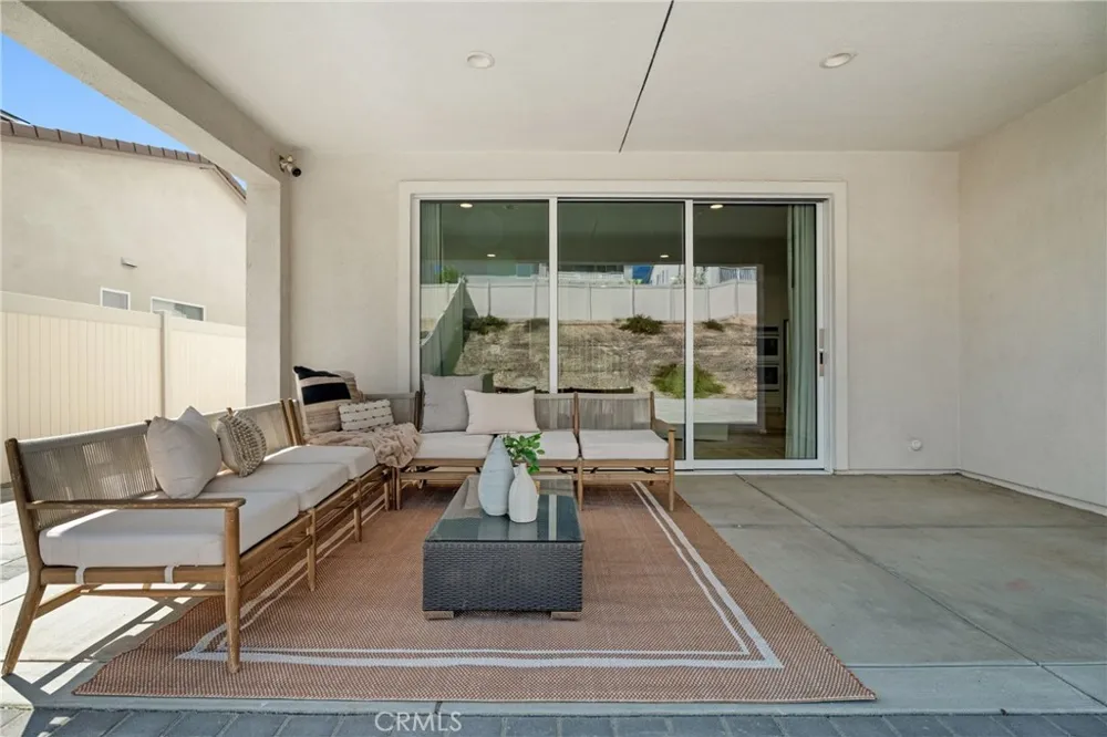 28526 Sparrow Saugus, CA 91350