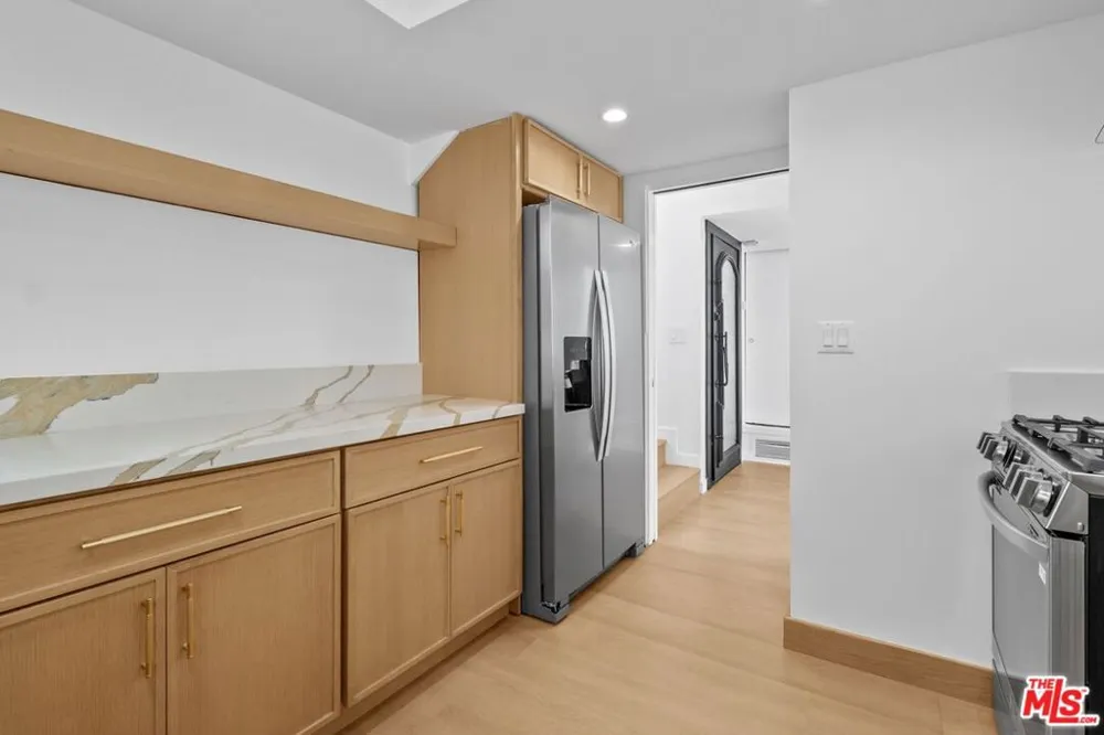 9315 Lloydcrest Drive Beverly Hills, CA 90210